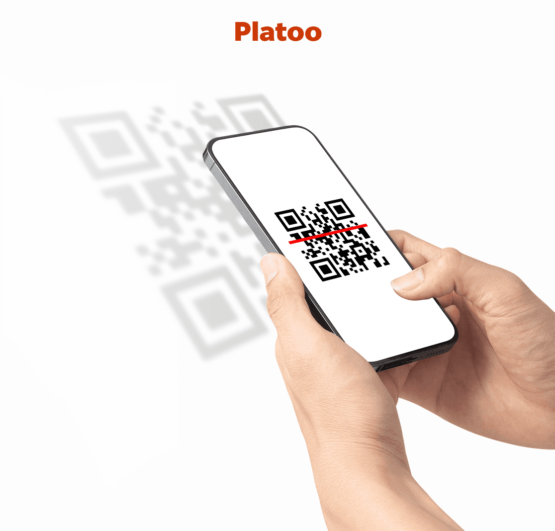 Goście skanują kod QR
